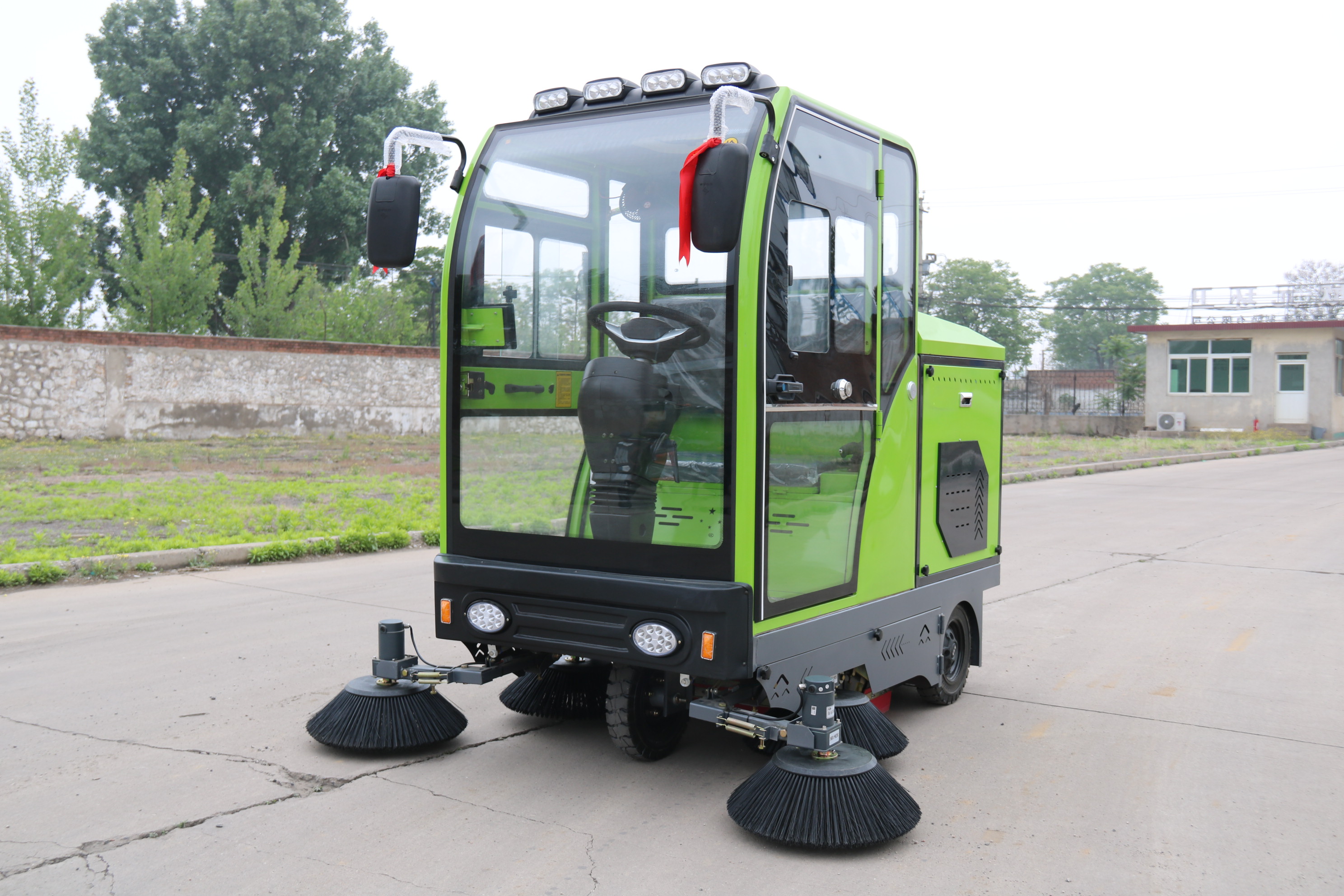 新能源道路清扫车操作便捷,功能齐全易上手