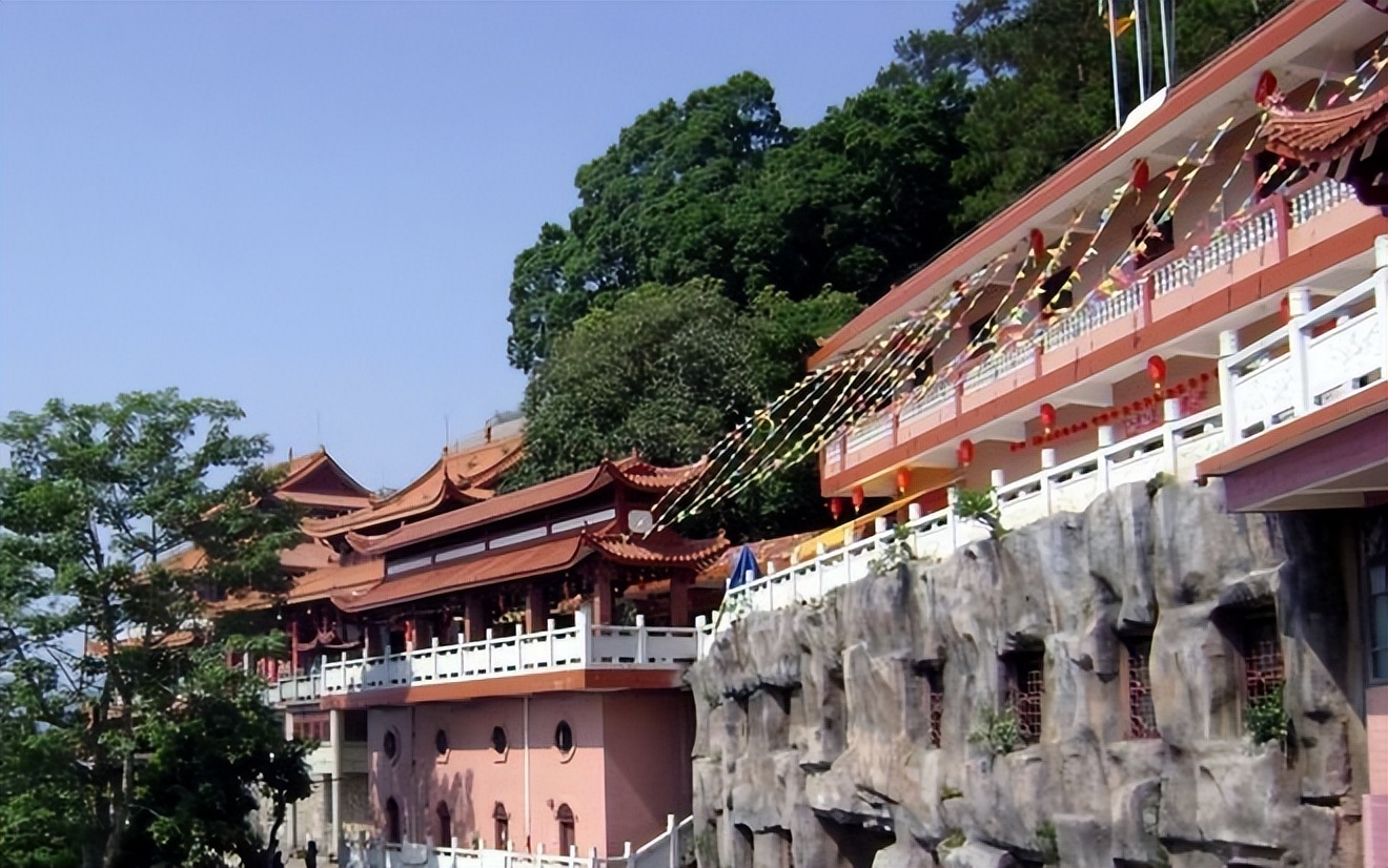 这些人也并不是碰巧困了累了,只是因为这九仙宫有一处奇特的传说.