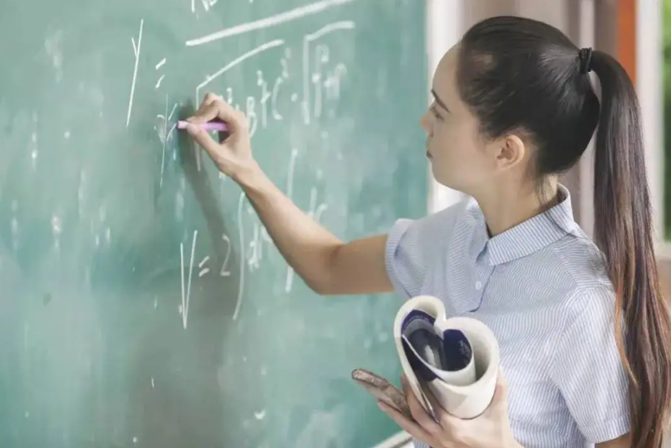 非师范生取消从教资格？两种声音并存，官方回应戳中了部分人的心