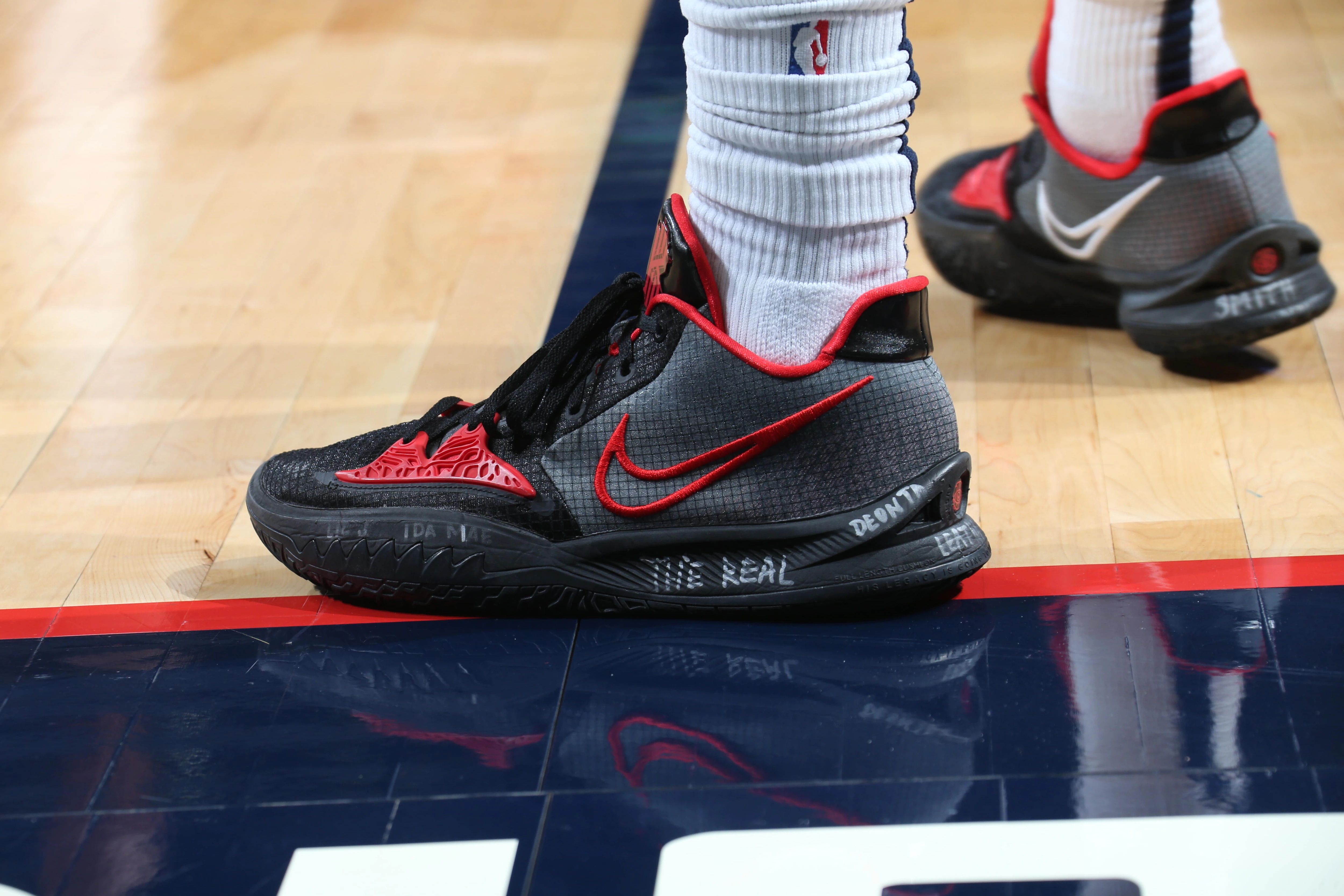 詹姆斯16代战靴(2月13日nba球鞋上脚,詹姆斯穿詹18缔造纪录,今天的