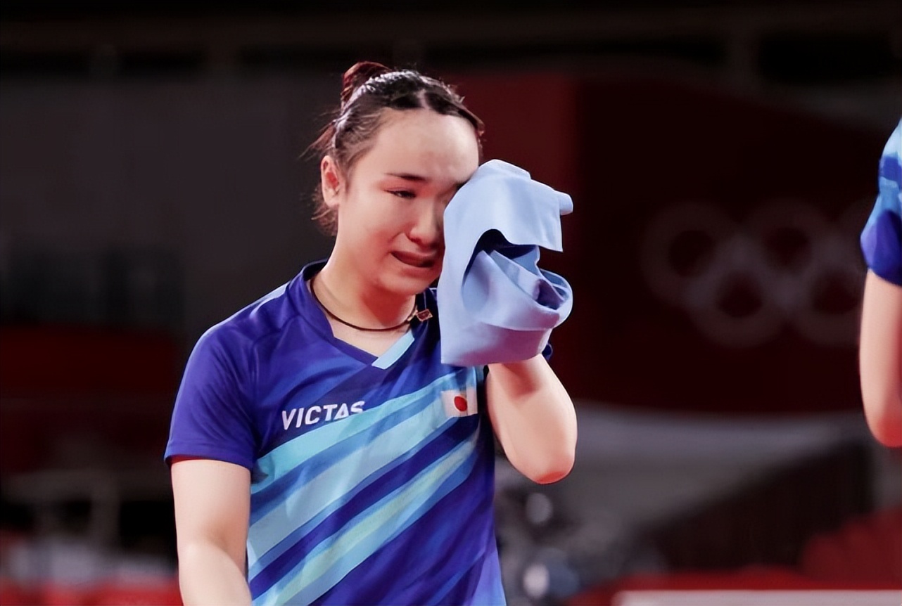 王曼昱与伊藤美(3-0、3-2打哭日本伊藤美诚，王曼昱豪夺3冠，国乒女将再冲冠军)