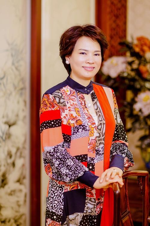 浙江女富豪周晓光:白手起家40年,攒下800亿家产,如今半年全部败光