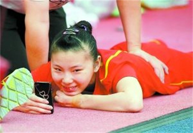 引退后的体操公主何可欣：脸变大了，怀疑是整形