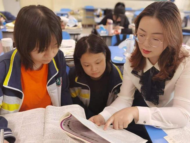 多地区招聘“编制”老师，一共招录2564人，这2类学生更有机会