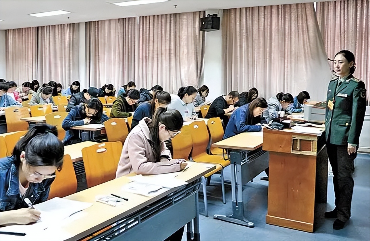 “军队文职”公开招聘，年薪18万有编制，45岁以下均有报名资格