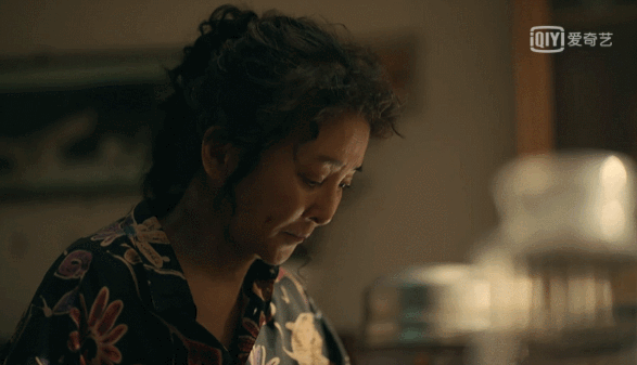 老戏骨火出圈，李勤勤在《亲爱的小孩》中的表演，凭什么这么豪横