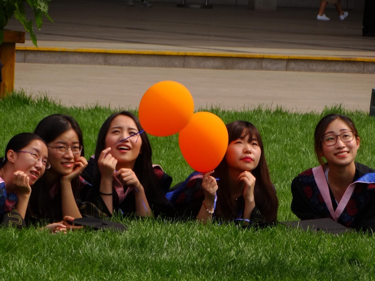 大学生期末考试与中学的不同，压力很大，挂科会影响保研和评优