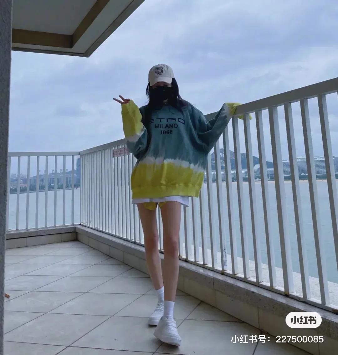 私服穿搭很前端的杨幂