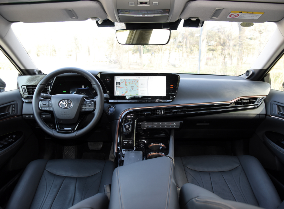 第二代丰田Mirai，与雷克萨斯LS同平台，不烧油不充电，续航850km