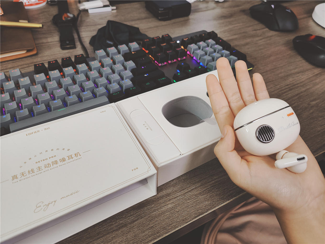 当音频大厂认真起来--漫步者Retro Pro降噪耳机开箱