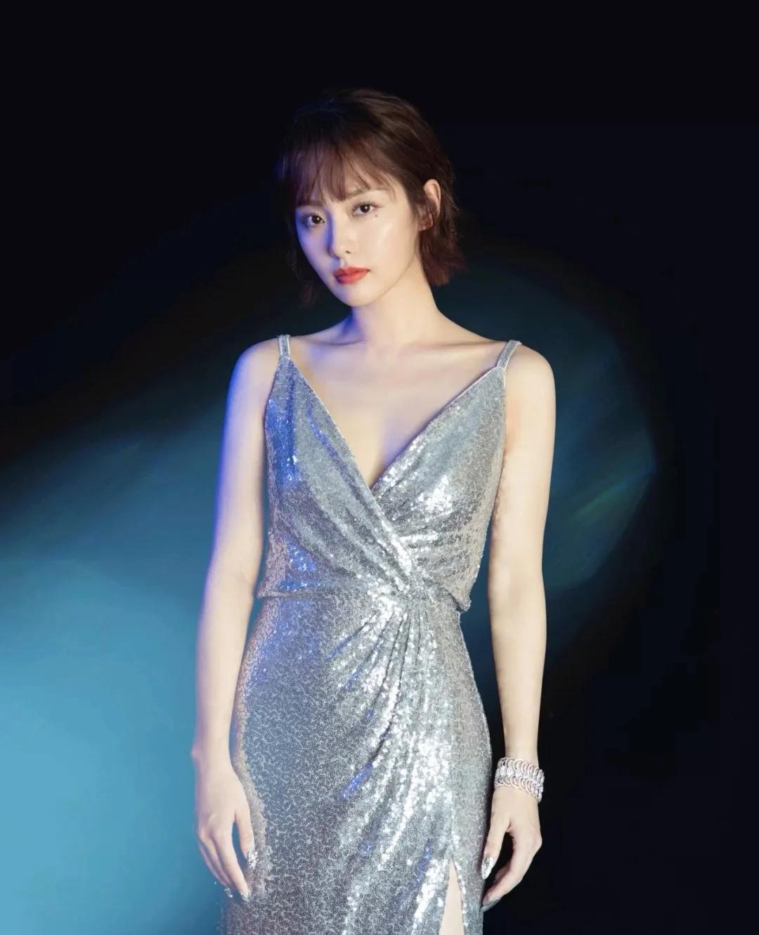 张嘉倪优雅大方壁纸分享