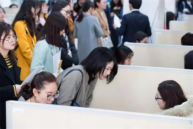 职校生实习现状：宁在格子间免费干活，也不愿在一线“打磨”