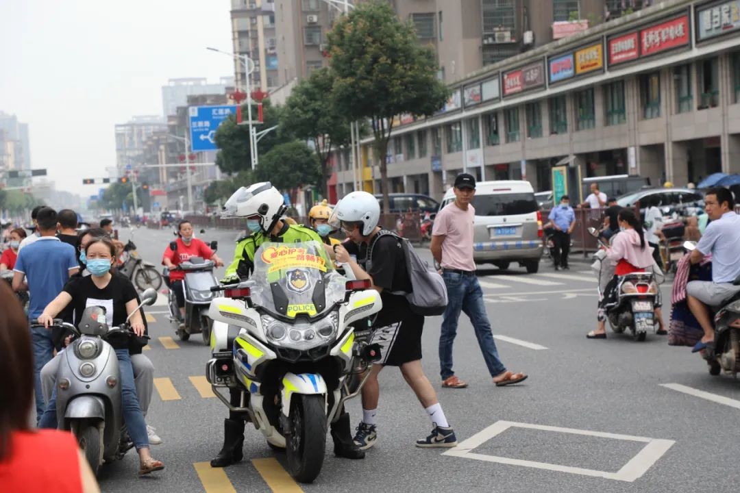 “警”随高考 昌南公安为你护航！