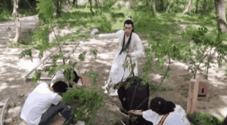 陈晓爬土堆，胡歌划旱船，黄圣依蛇出洞，那些幕后让我笑到肚痛