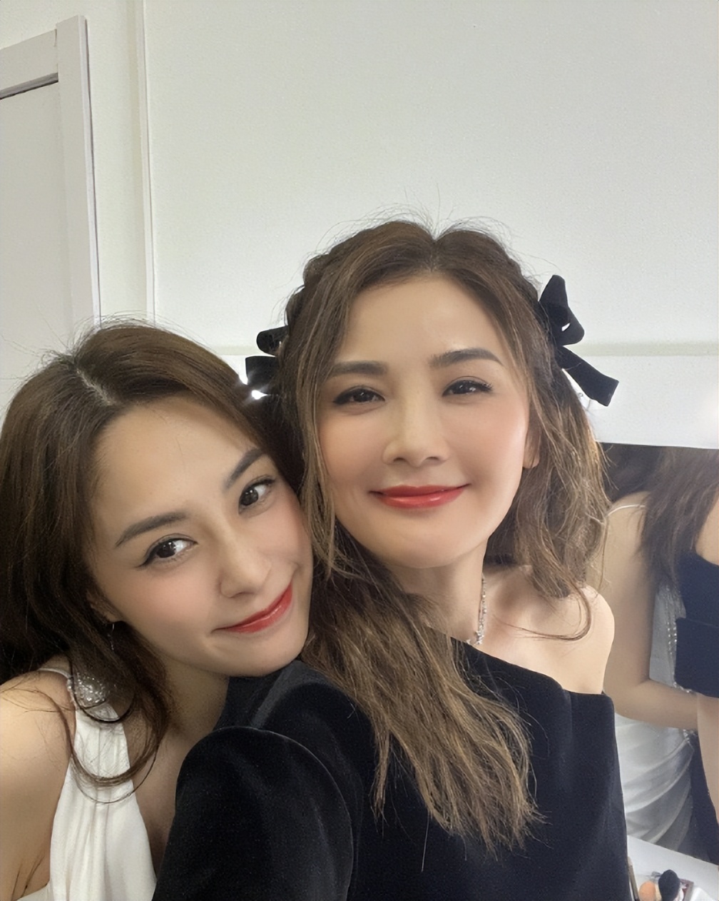 twins组合成立22周年,阿娇阿sa晒合影庆祝,被赞"世纪一对"