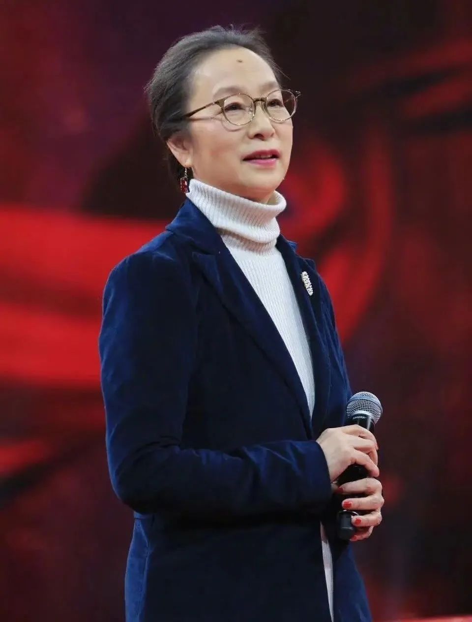 “离婚后至今单身”的15位女星，各有各的心酸，有人差点自杀