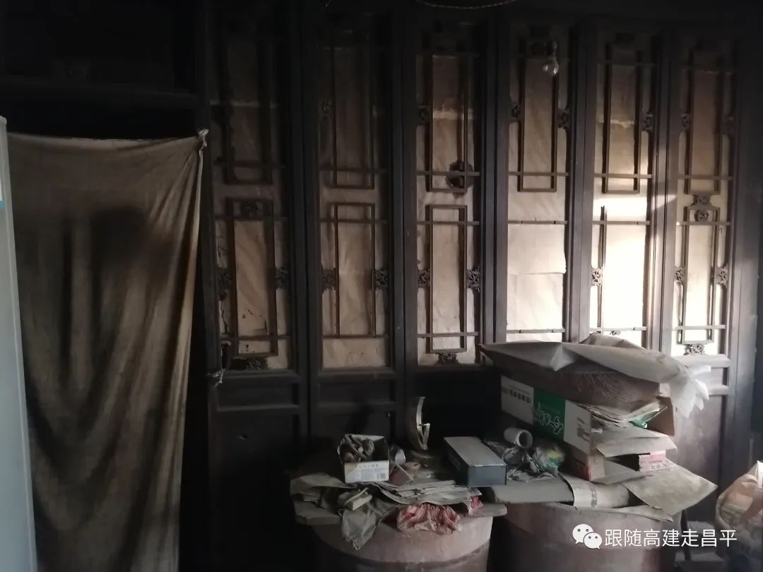 由著名导演执导的三部影片中的昌平沙河镇的影像