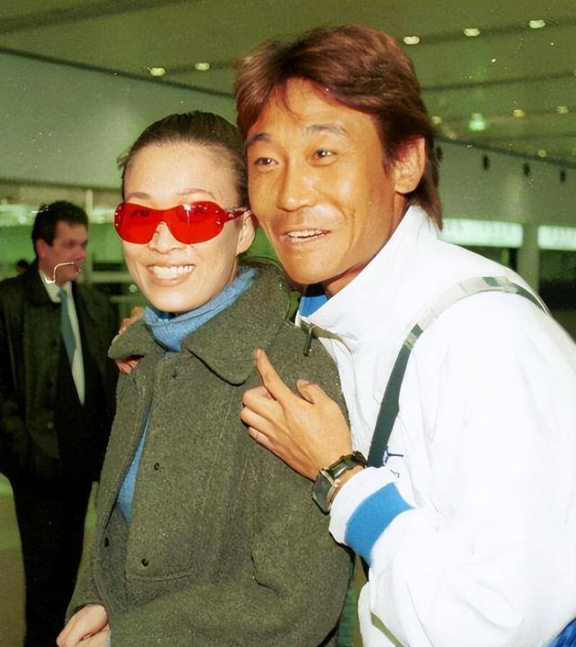 那辛个人资料情况(那英:和高峰相恋10年换不来婚姻,带着儿子嫁给孟桐