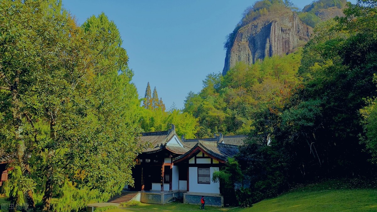 来武夷山，在天游峰冥想，观碧水丹山，拍摄秀甲东南的美景