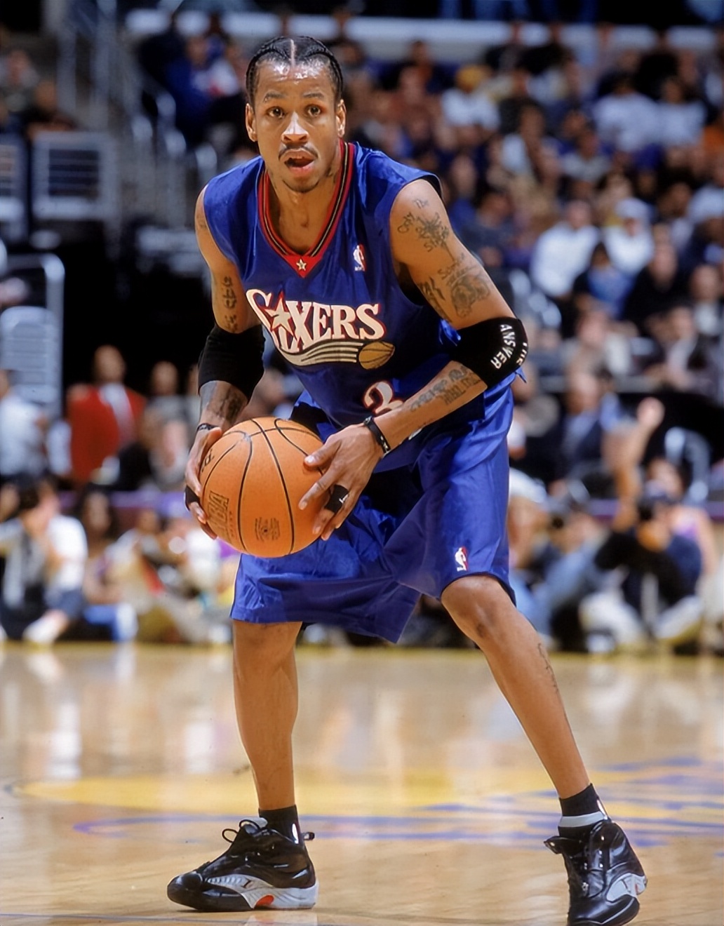 可以说除了身高,艾弗森其他天赋在nba都属于顶级,他只是看身高像普通