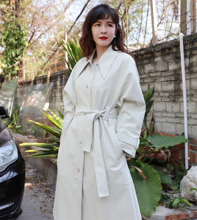 43岁李艾自曝被搭讪，粉丝称赞她越来越美