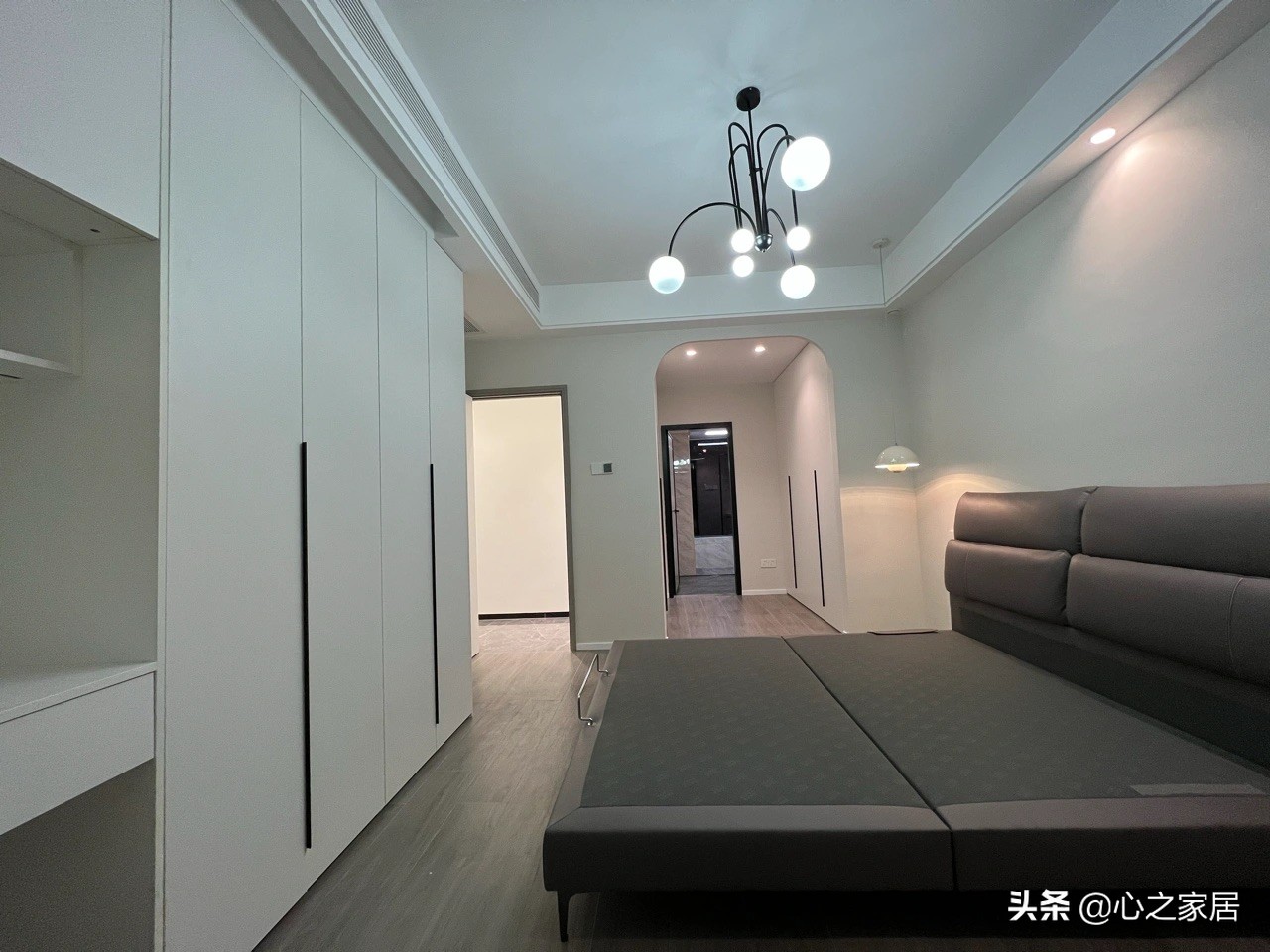 140㎡的大四居家装逐渐成型，简约大气的效果，当初的选择没有错