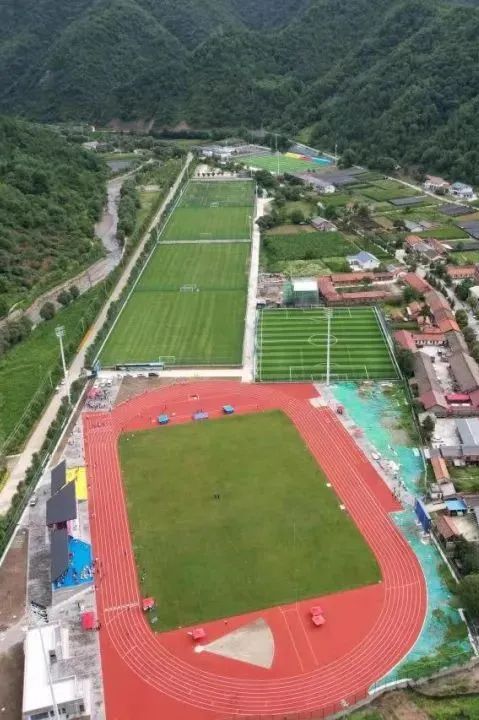 儿童足球比赛去哪里报名（报名开始啦！“足球小将们”速来集合 →）