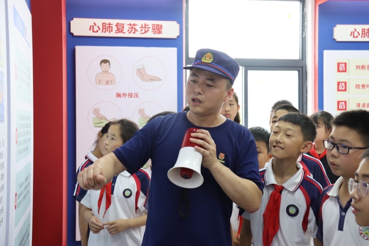 “零距离”学习消防安全知识