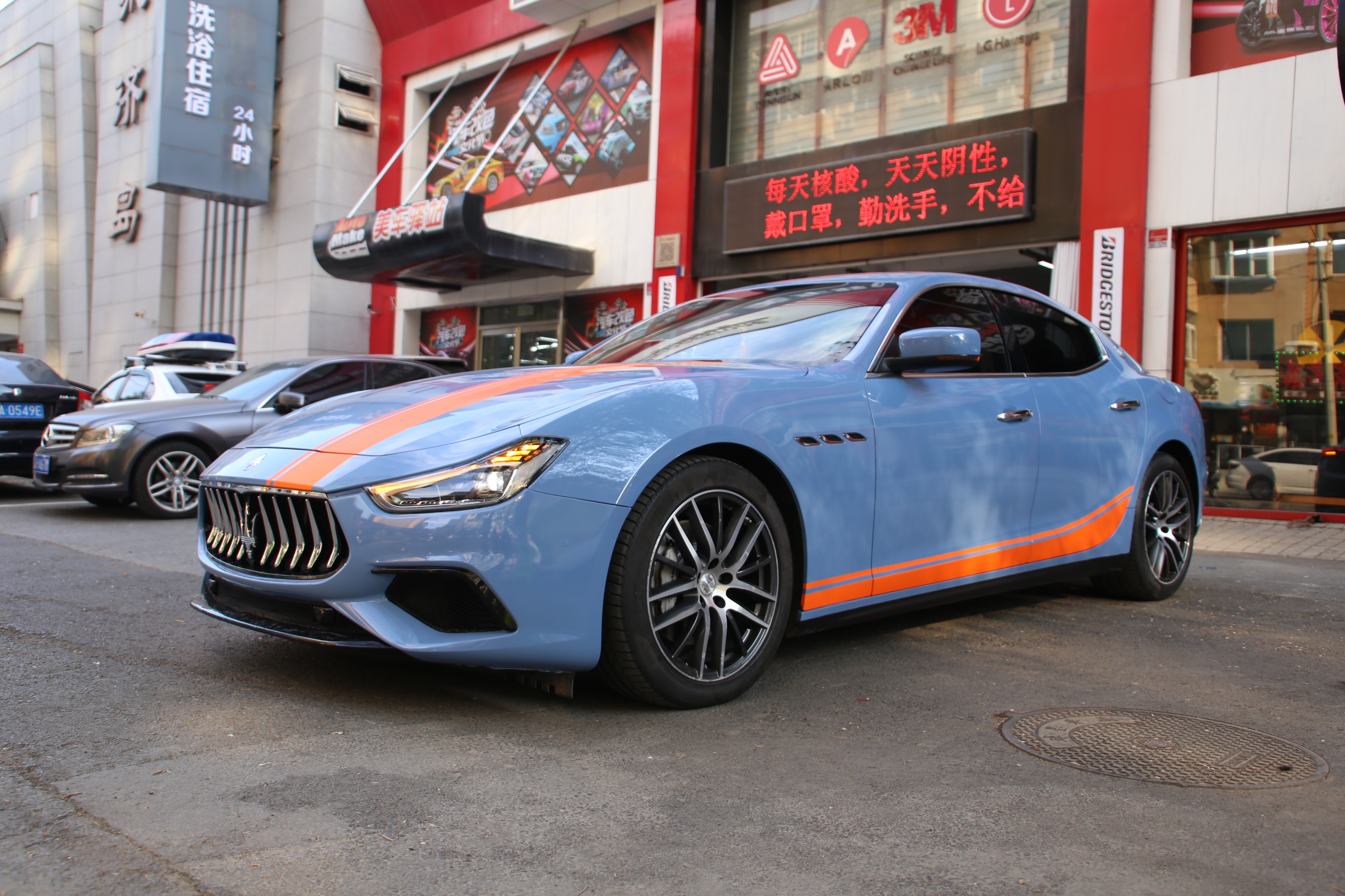沈阳第一台玛莎拉蒂改高亮瓷器蓝,撩妹豪车还得是玛莎拉蒂