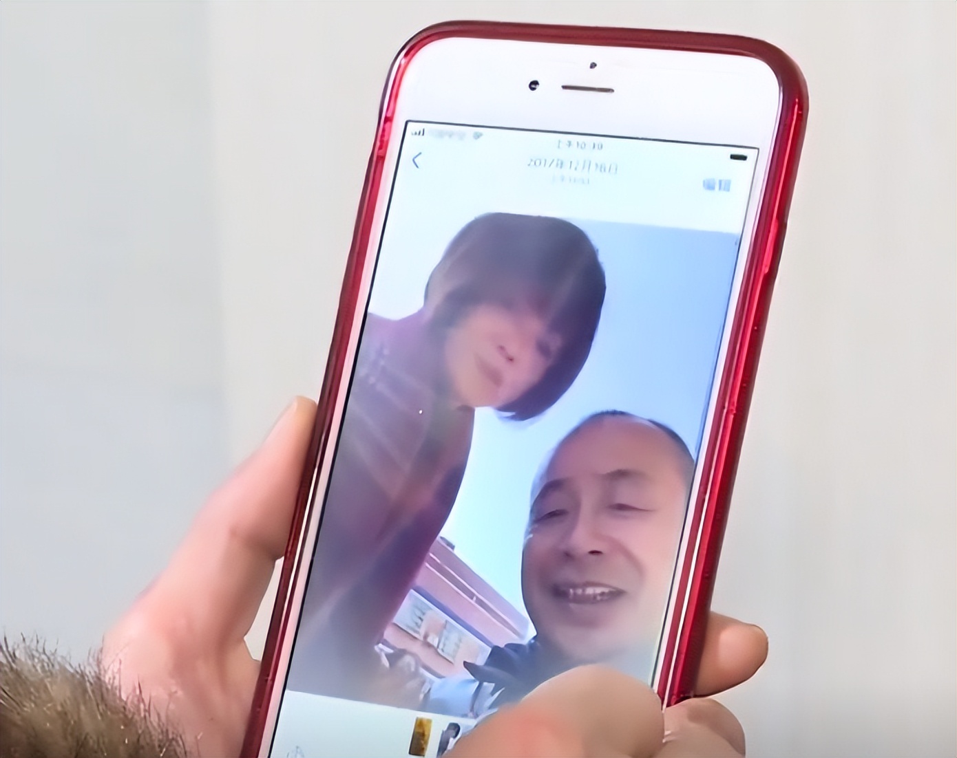 2019年，湖南富婆输光千万家产，被丈夫骗去离婚，住在狭小出租屋