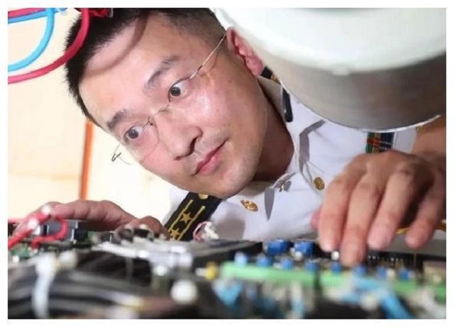 25岁解决世界性难题，为国家节省10亿元，获一等功的肖飞有多牛？