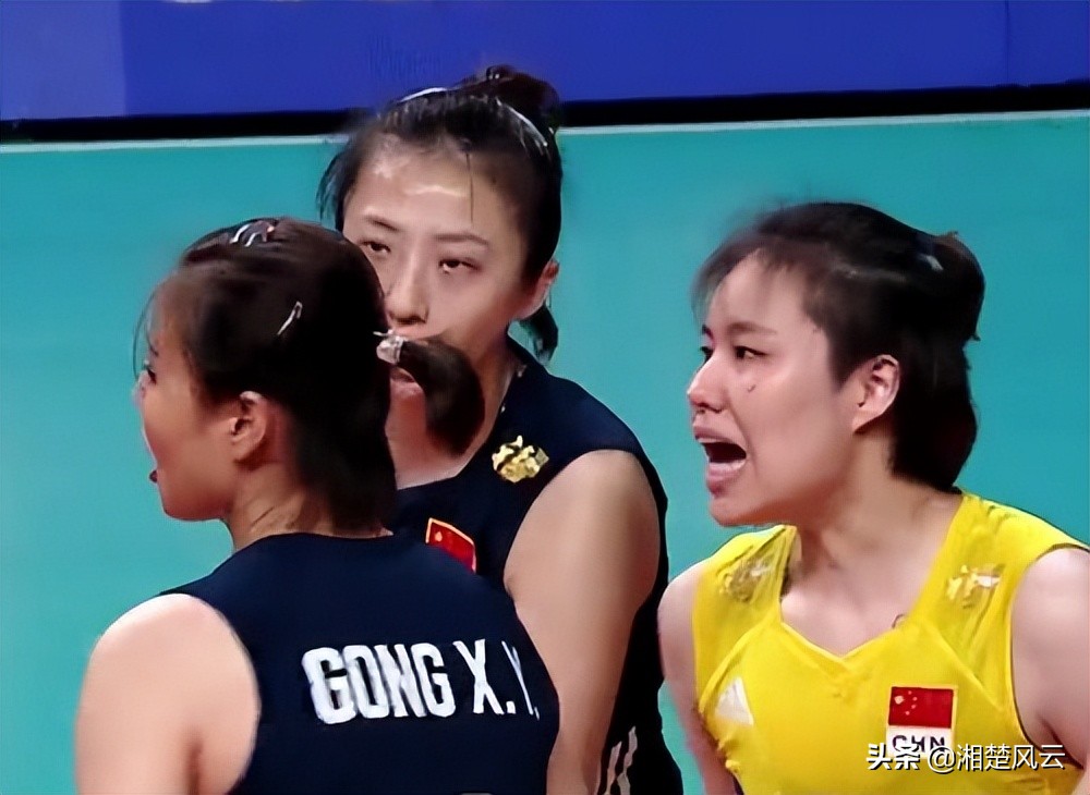 中国女排0-3输美国队，两人被批评上热搜，官媒给出了合理的解答