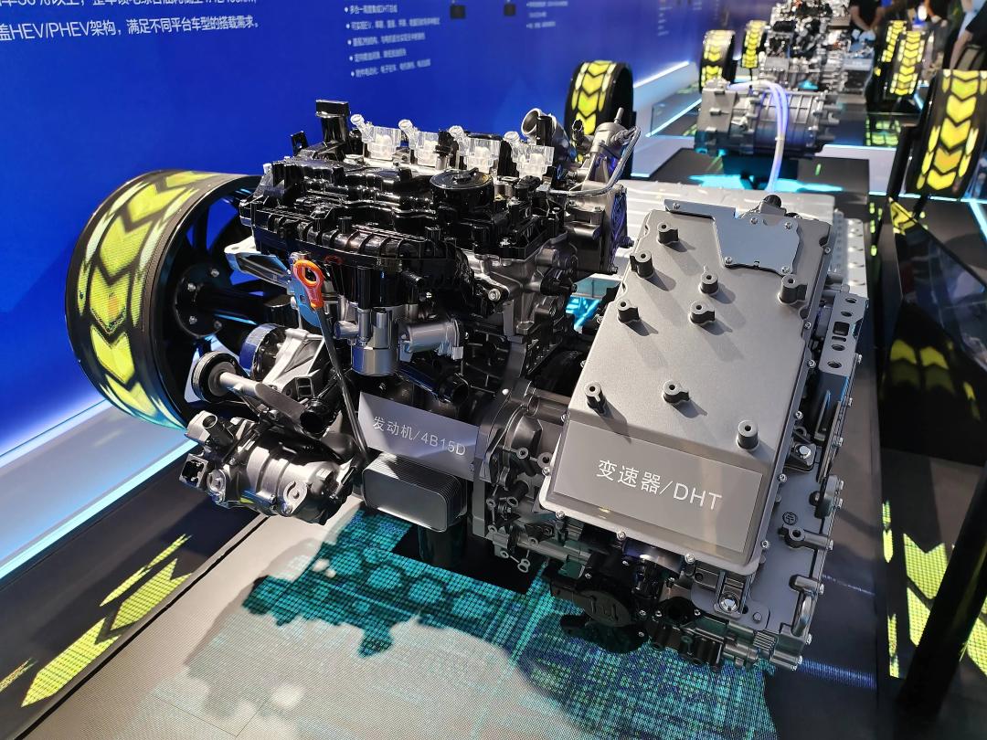 魏牌CEO开撕余承东，增程式和DHT到底该买啥？