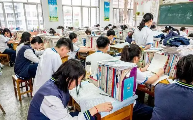 985/211毕业的研究生收入曝光，金额是亮点，难怪名校竞争大？