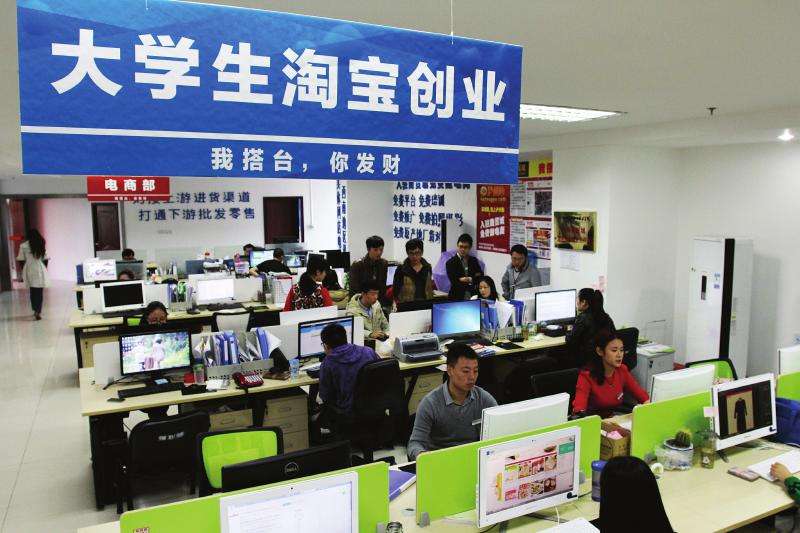 22届高校毕业生首次突破千万，就业难问题突出，名校背景也行不通