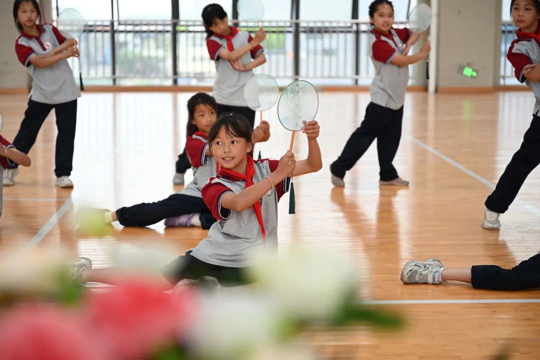 美在附小——记天府新区新兴中学附属小学开展第一届艺术节