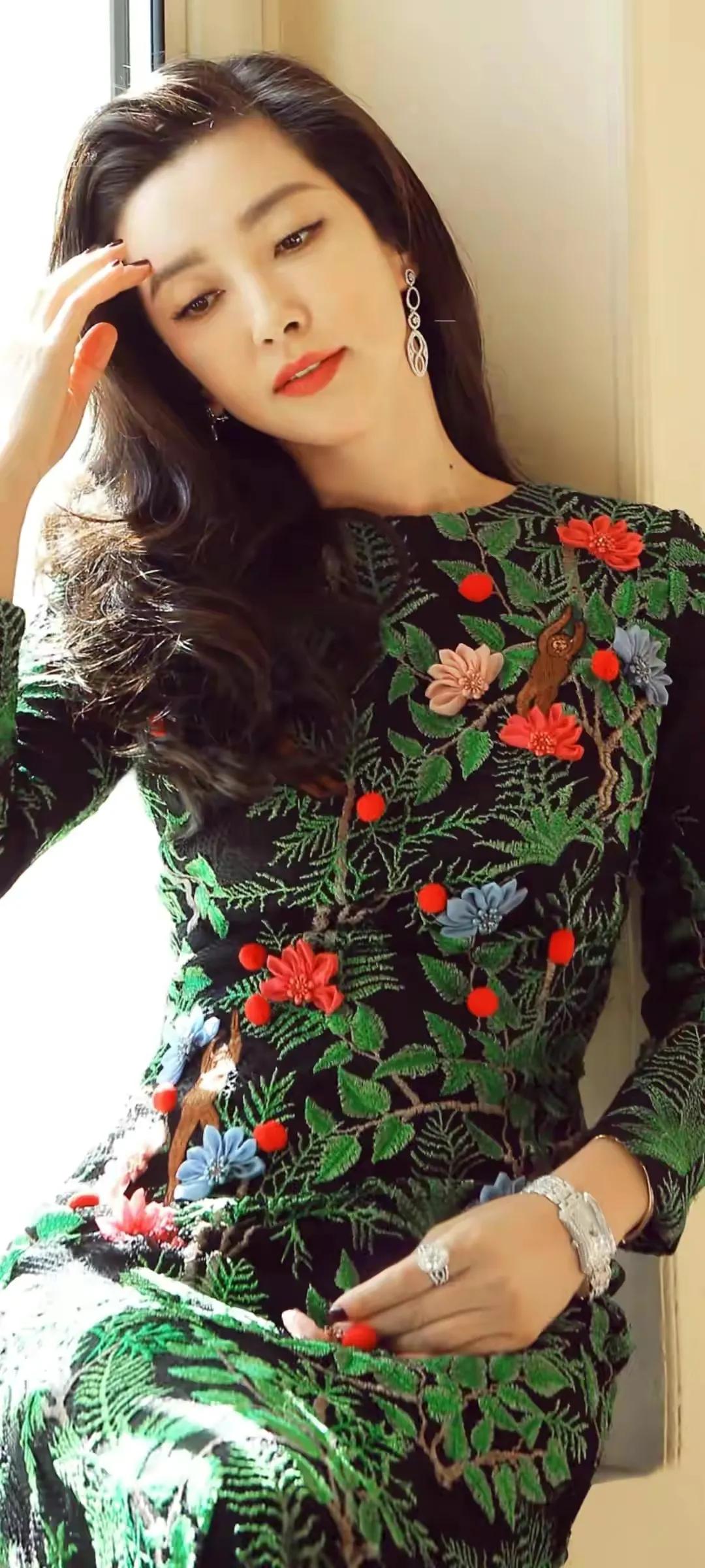 李冰冰：温文尔雅，明艳动人