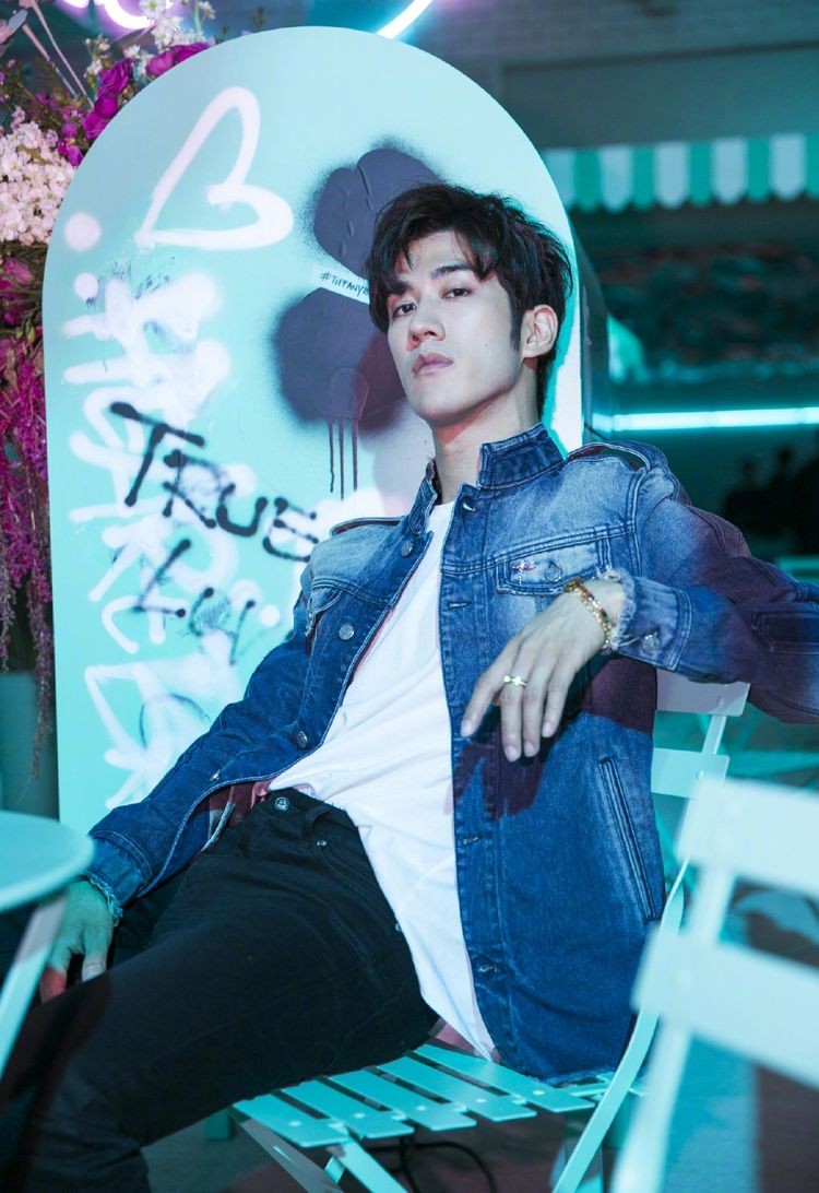 他是范冰冰传了9年的绯闻男友,如今36岁**已婚让人很意外