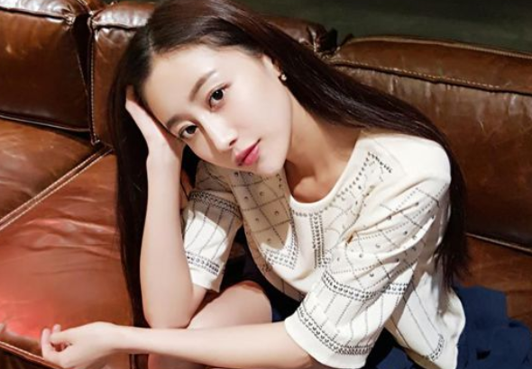 四川：大学课堂上的西班牙语老师，眼里带笑风情万种，不要太迷人