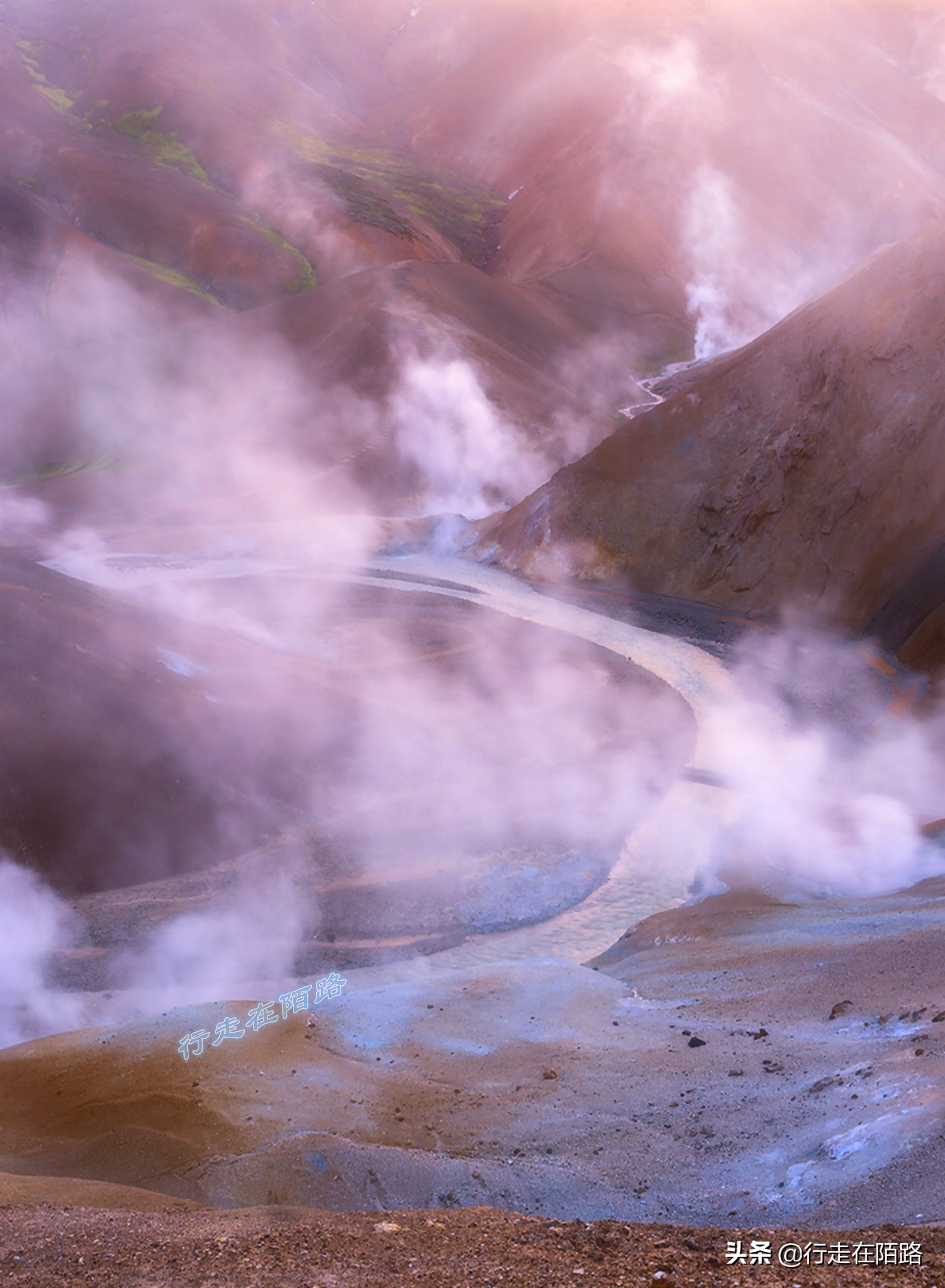 世界杯夏天旅游(冰岛自驾游（下）：看极光吃北极龙虾，火山温泉洞里能泡澡)