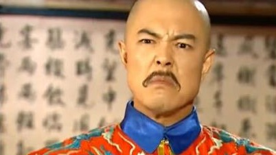 “皇帝专业户”张铁林：改国籍，字画卖十万，痴恋女学生不负责