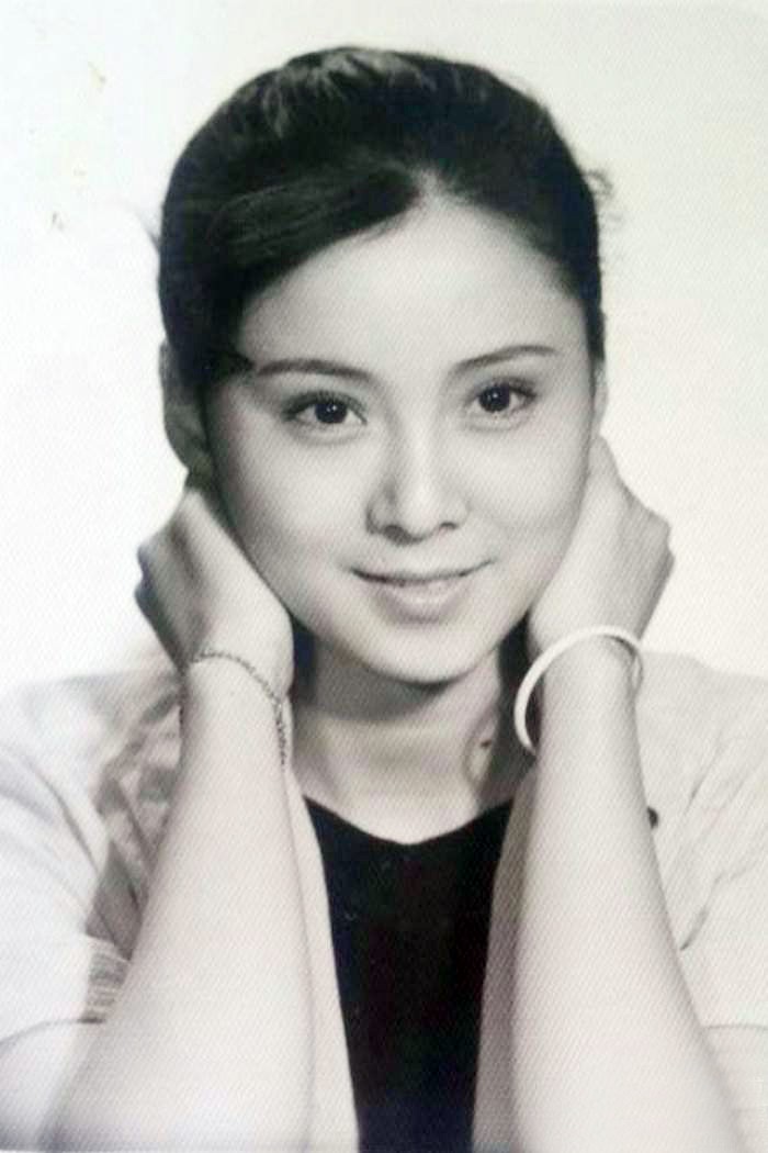 “俏晴雯”安雯，为救丈夫，她高调回归娱乐圈，9年还债1100万