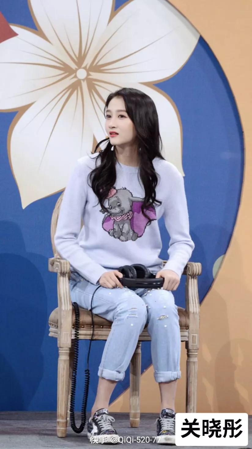二十位女星穿蓝色牛仔裤合集！谁穿搭最好看，评论区里给点评