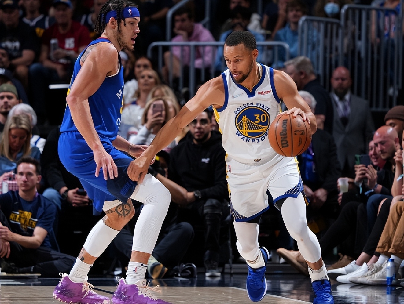 哈登vs库里能力大Pk（同是09年的库里和哈登谁更强一点，12项数据对比，结果悬殊非常大）