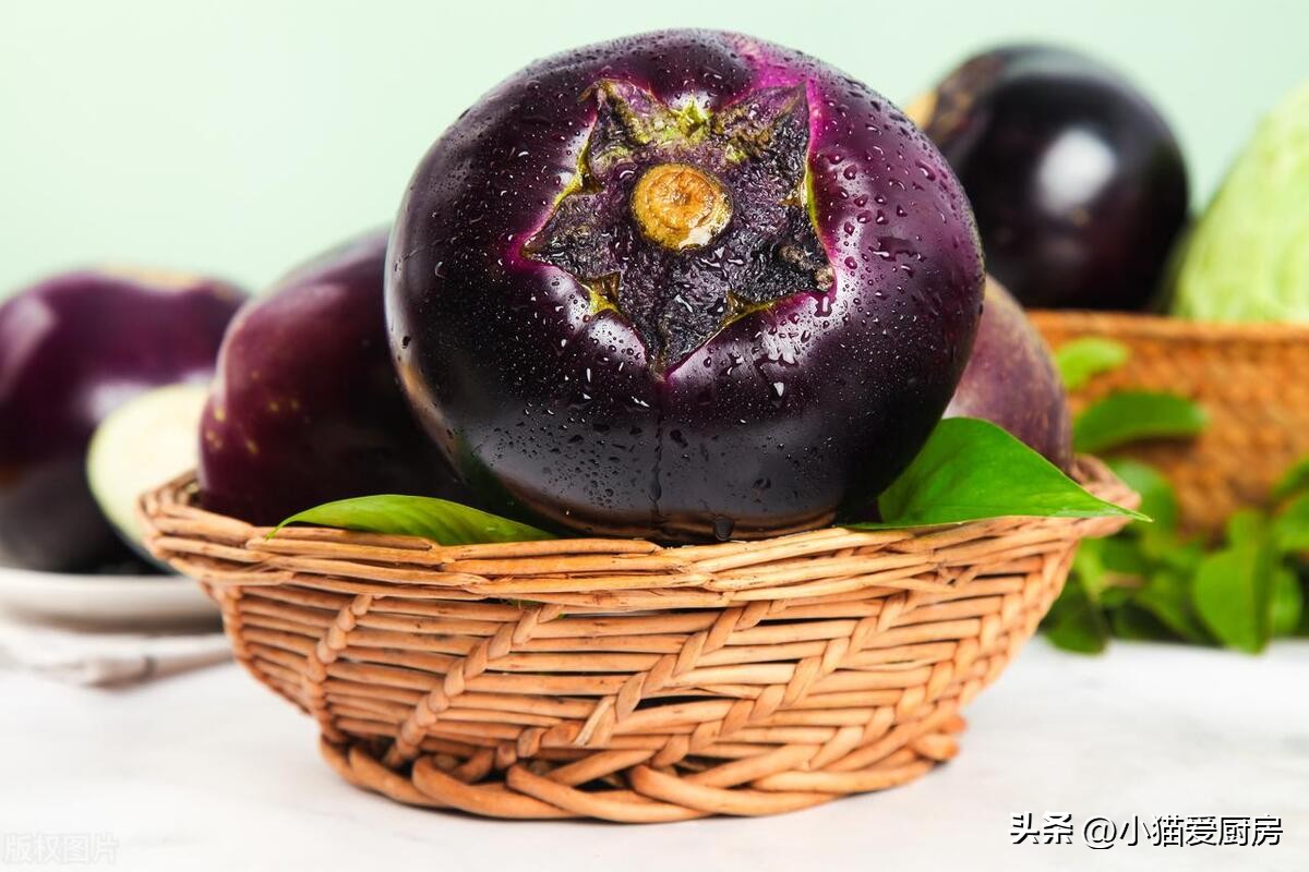 【茄子猪肉馅饺子】做法步骤图 鲜嫩多汁 香气十足-起舞食谱网