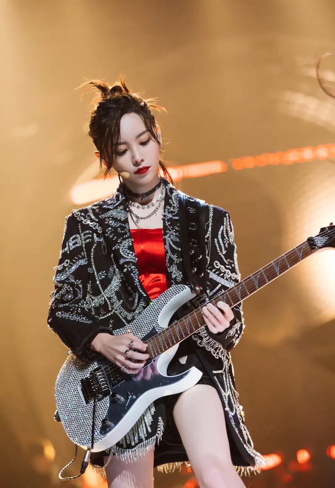 于文文加油            <div id=