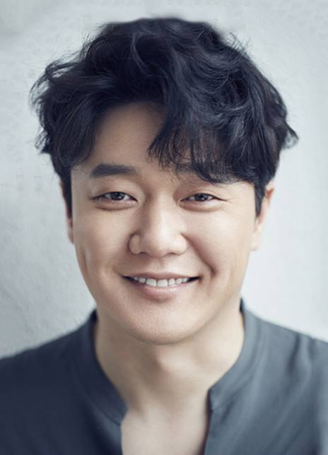 在学习过程中,陈思诚注意到肖央,觉得他是非常有潜力的演员,对于表演