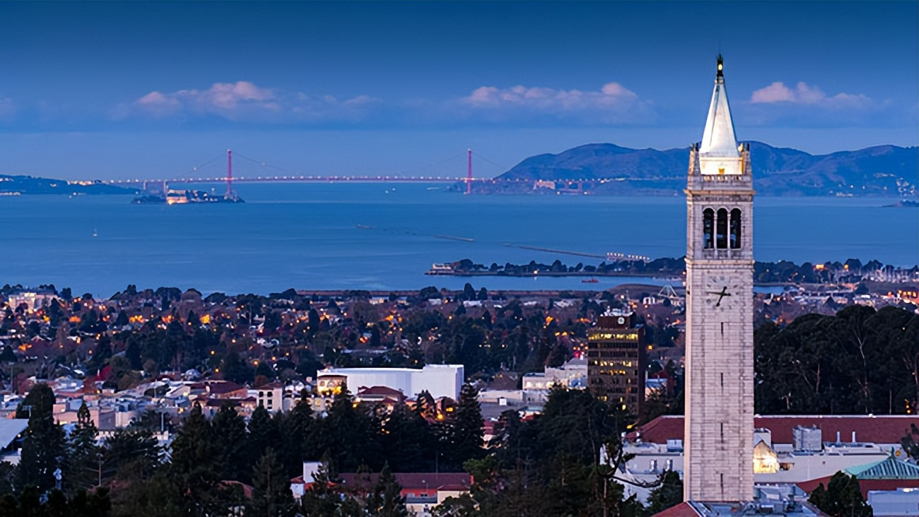 加州大学伯克利分校(简称ucb或cal)坐落于旧金山东湾伯克利市的山丘上