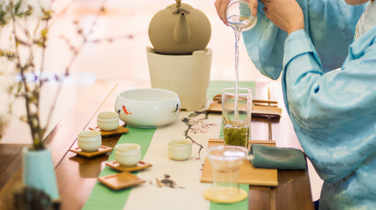提醒女性：4種錯誤的喝茶方式，會加速“衰老”，你中招了嗎？