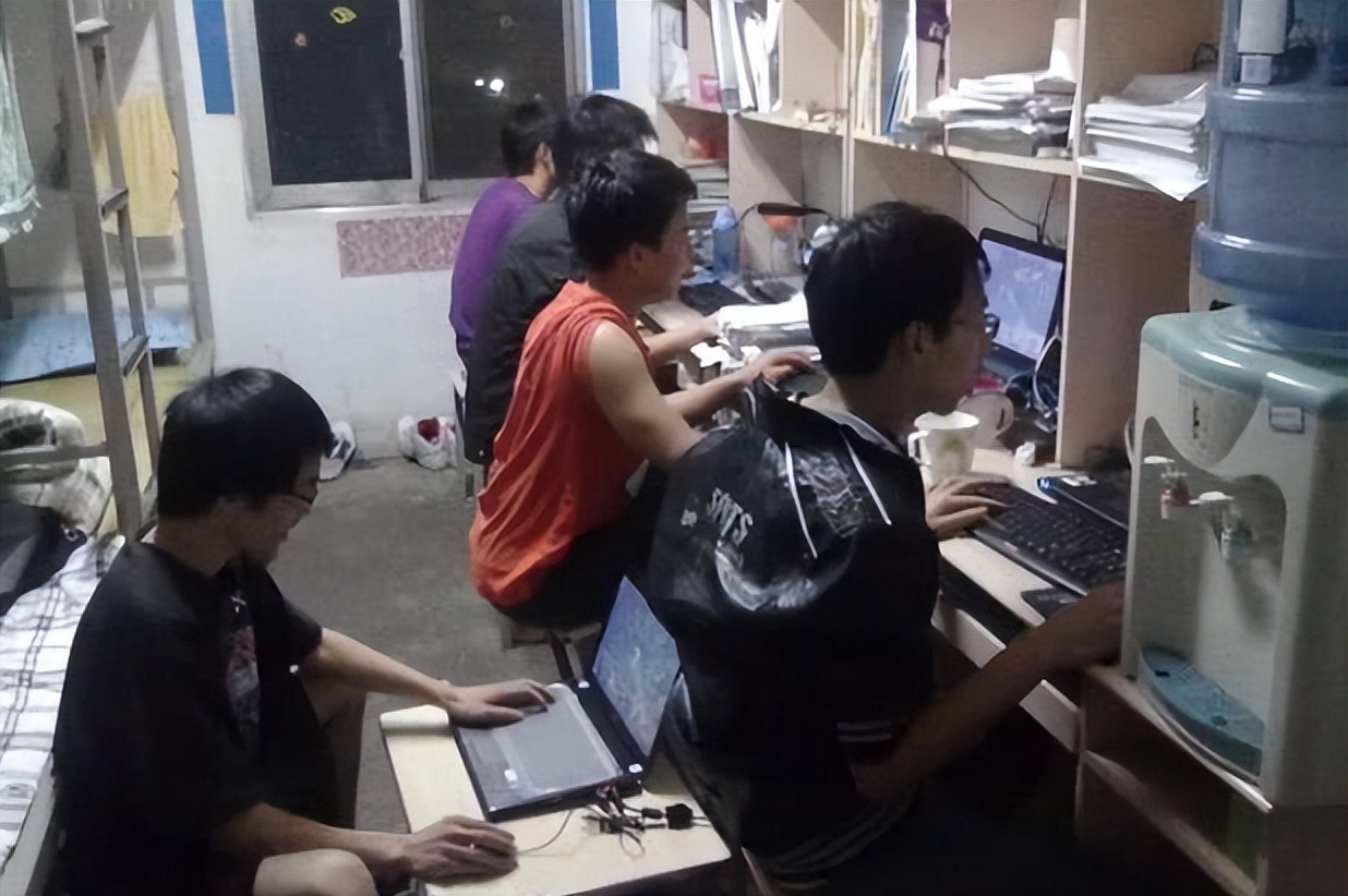 大学中“奶头乐”现象，吞噬着大学生的未来，让家长十分担心